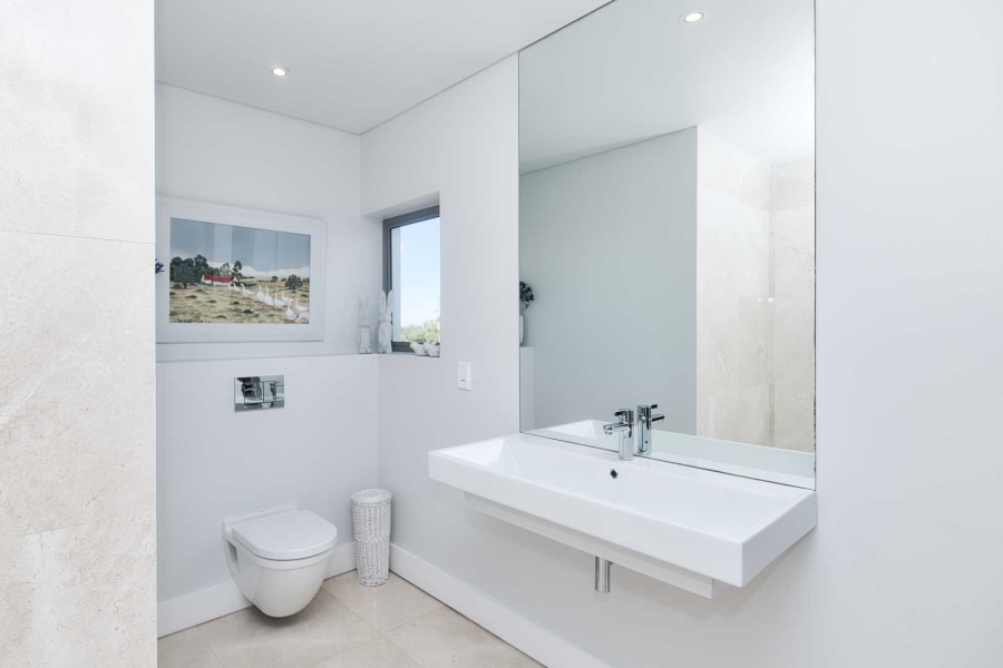 3 Bedroom Property for Sale in Fernkloof Estate Western Cape